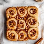 92.Rollos de canela y pastel de manzana