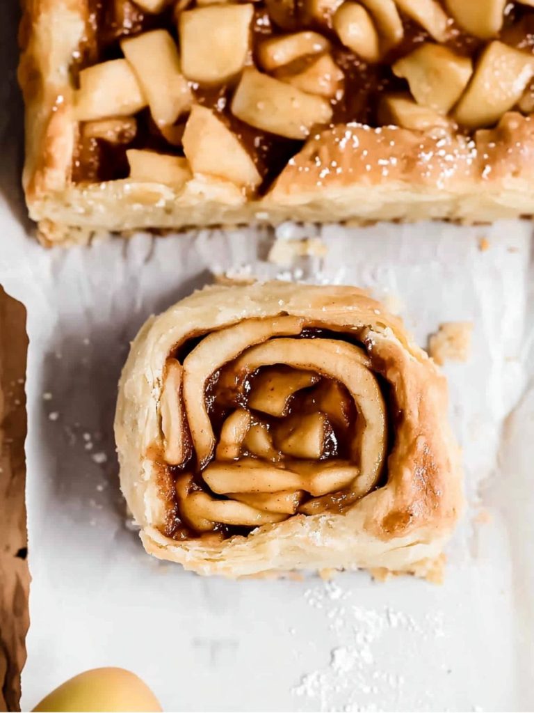 Rollos de canela y pastel de manzana (2)