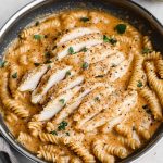 141.Pollo con Pasta en Salsa Cremosa