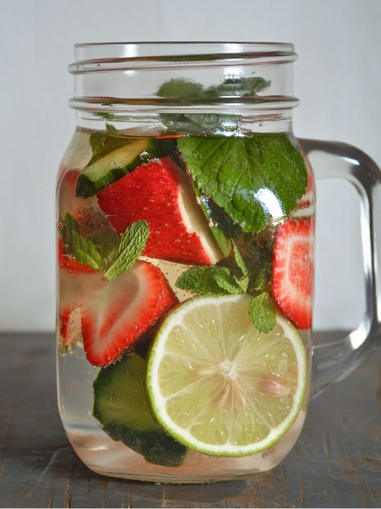 Agua de Fresa Limón Pepino Menta (4)