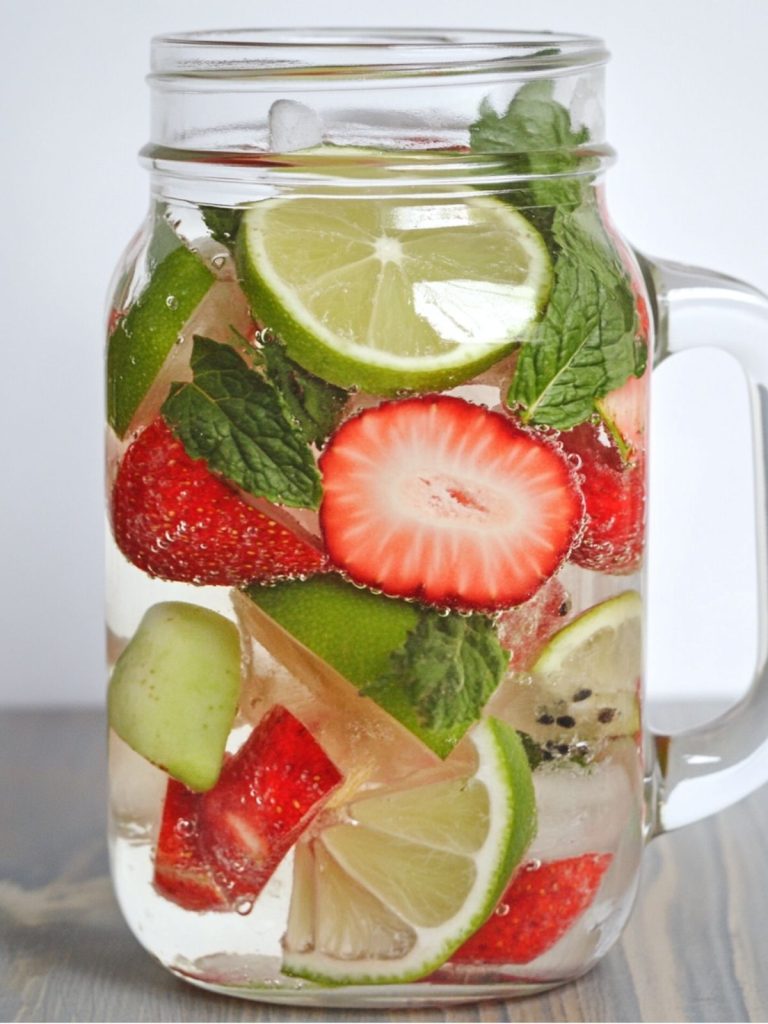 Agua de Fresa Limón Pepino Menta