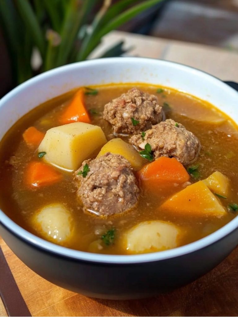 Caldo de Albóndigas Receta Casera