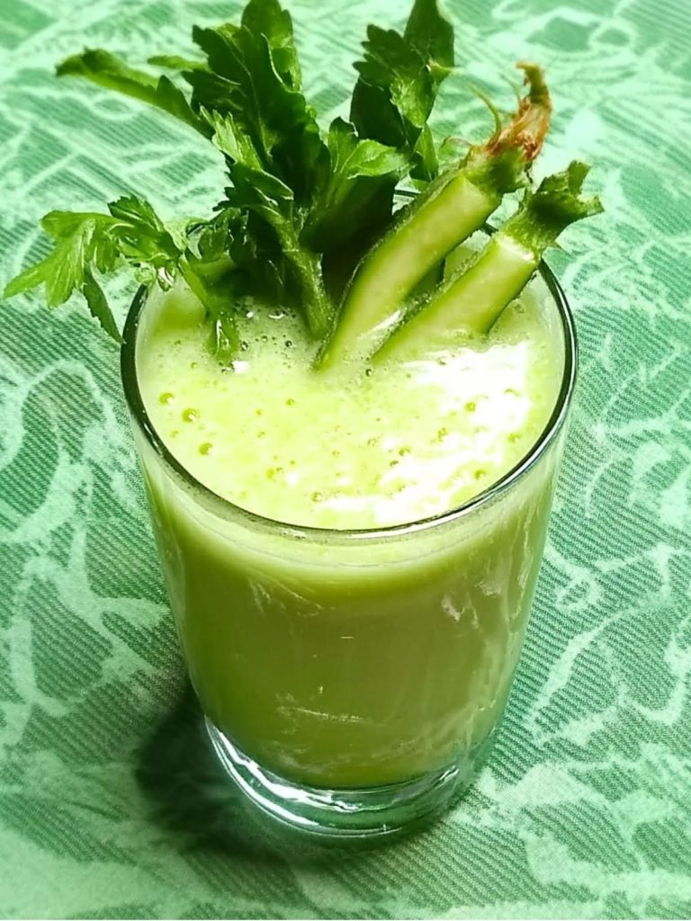 Jugo Verde Refrescante de Piña, Pepino y Espinaca (3)