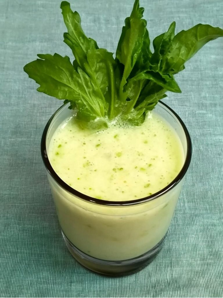Jugo Verde Refrescante de Piña, Pepino y Espinaca