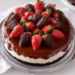 Tarta de Queso con Fresa Cubierta de Chocolate